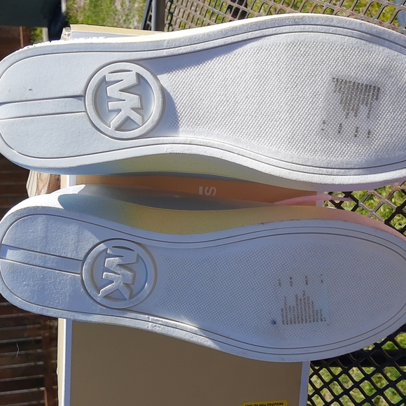 Michael Kors Jem Hope lace up sneakers, size 5, new, white iridescent color - Picture 4 of 6